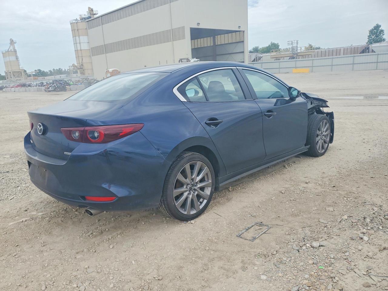 2025 Mazda 3 Preferred - Image 3