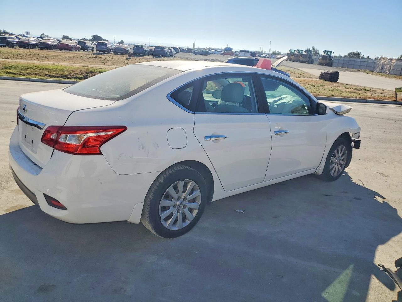 2017 Nissan Sentra S - Фото 3