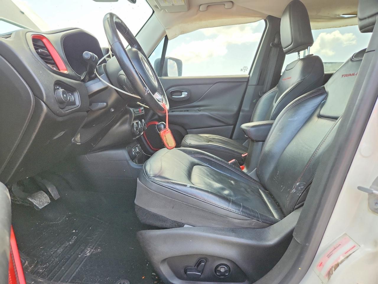 2016 Jeep Renegade Trailhawk - Image 7