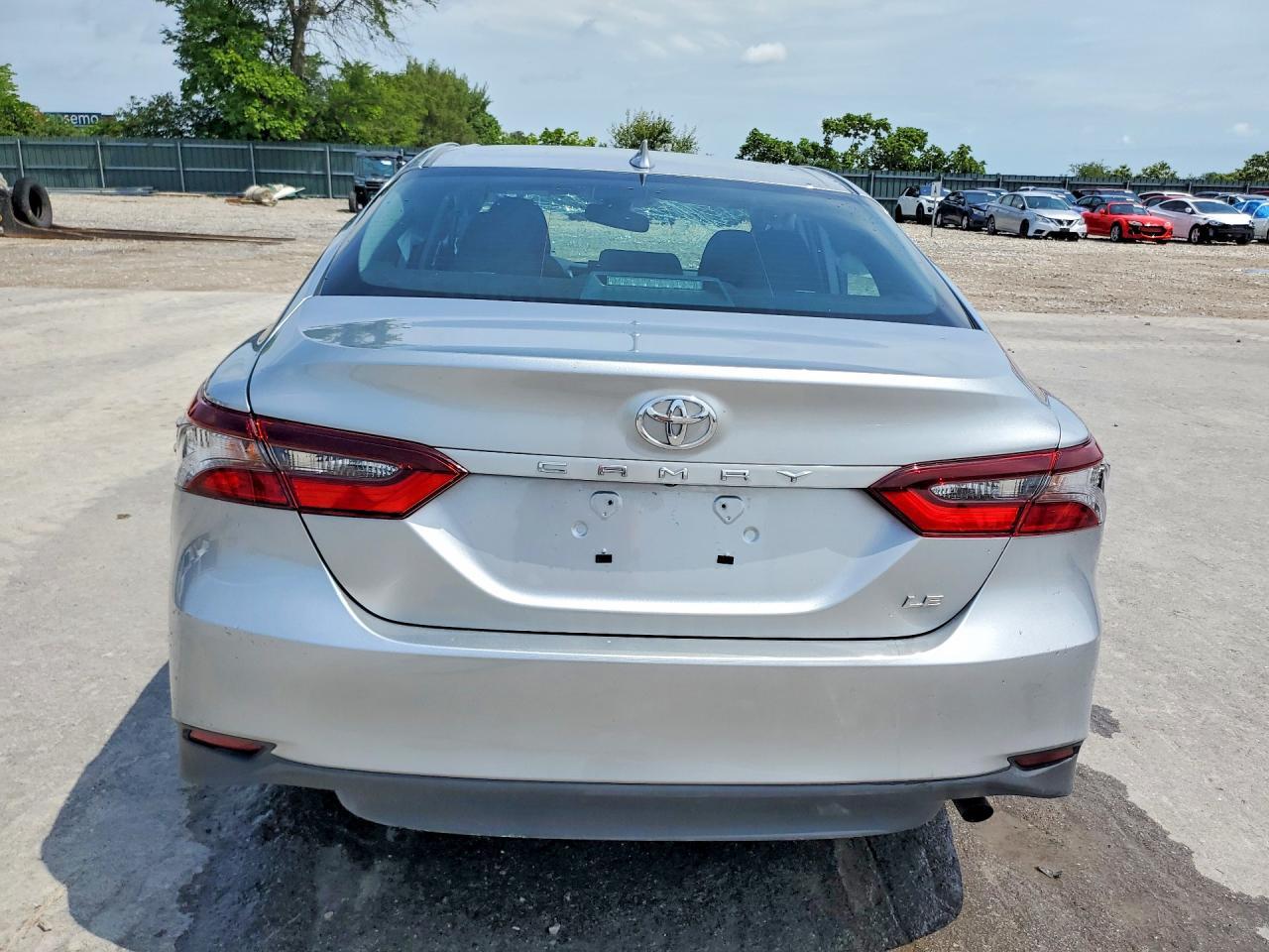 2023 Toyota Camry Le - Фото 6