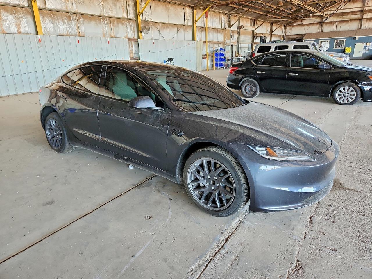 2026 Tesla Model 3 - Фото 4