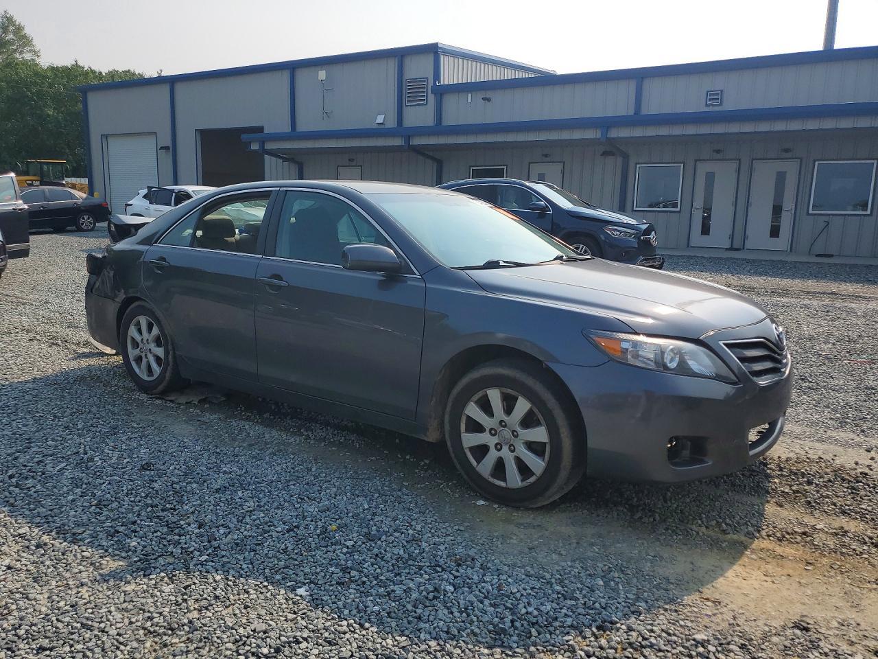 2011 Toyota Camry Le - Фото 4