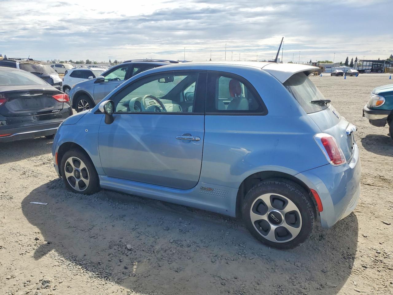 2015 Fiat 500 Electric - Image 2