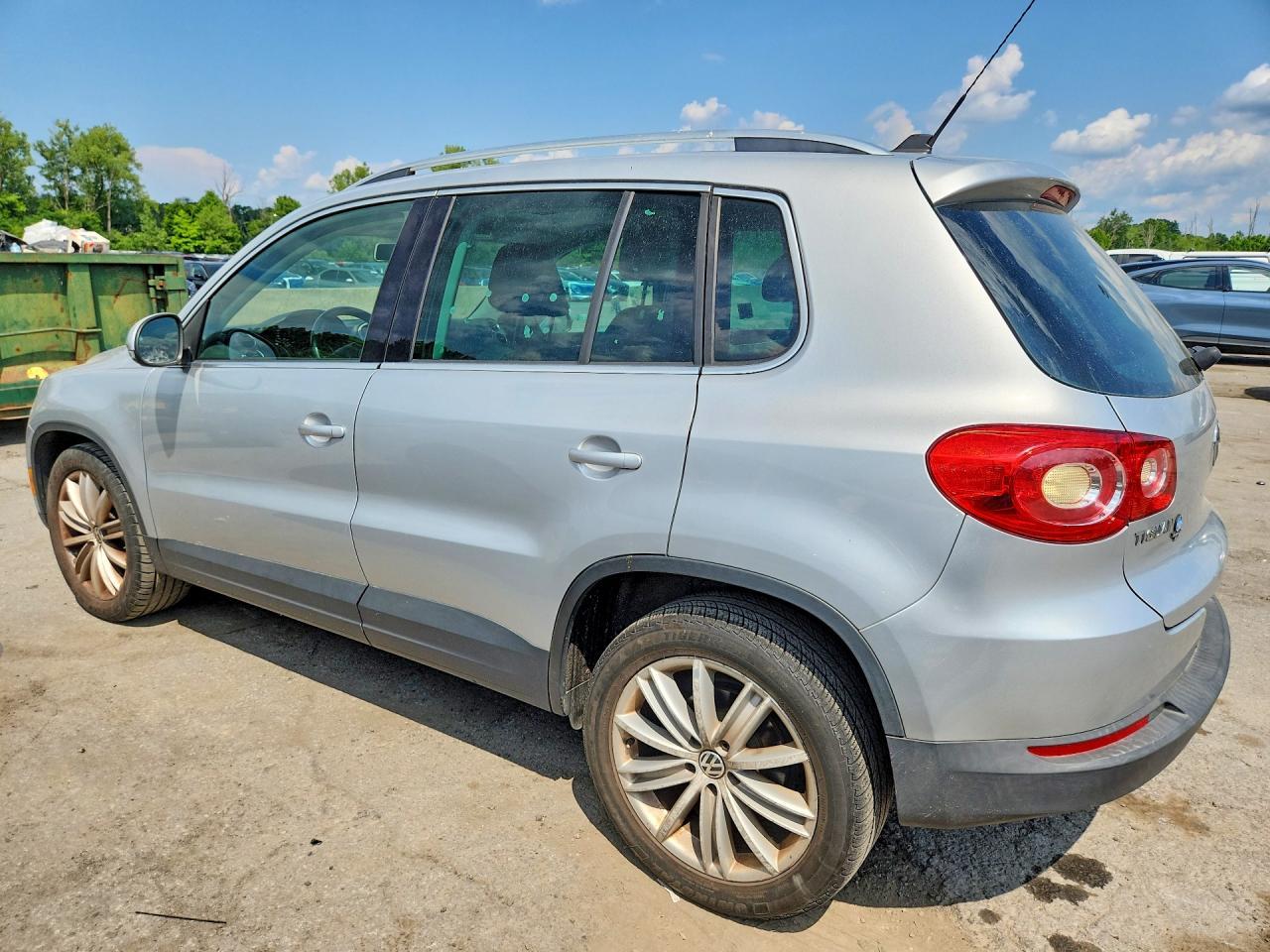 2011 Volkswagen Tiguan S - Фото 2
