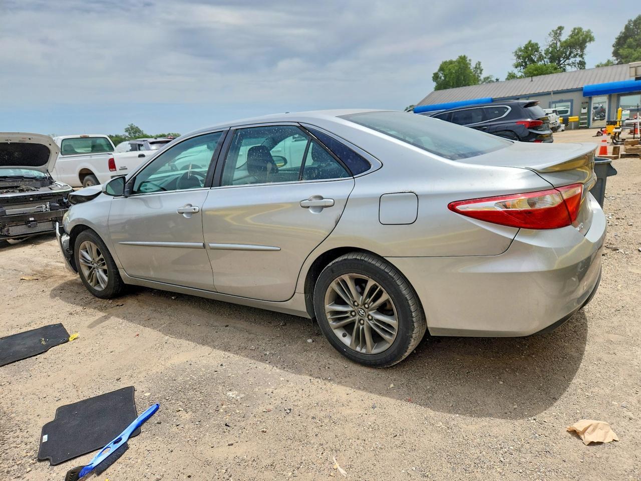2017 Toyota Camry Se - Фото 2