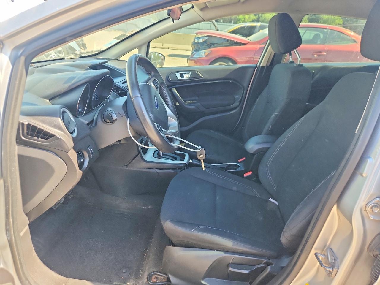 2016 Ford Fiesta Se - Фото 7