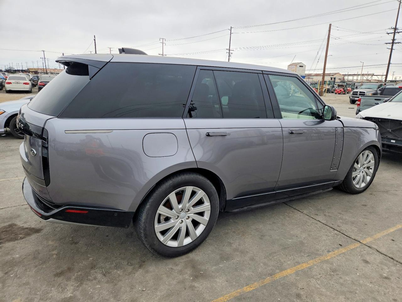 2023 Land Rover Range Rover Se - Image 3