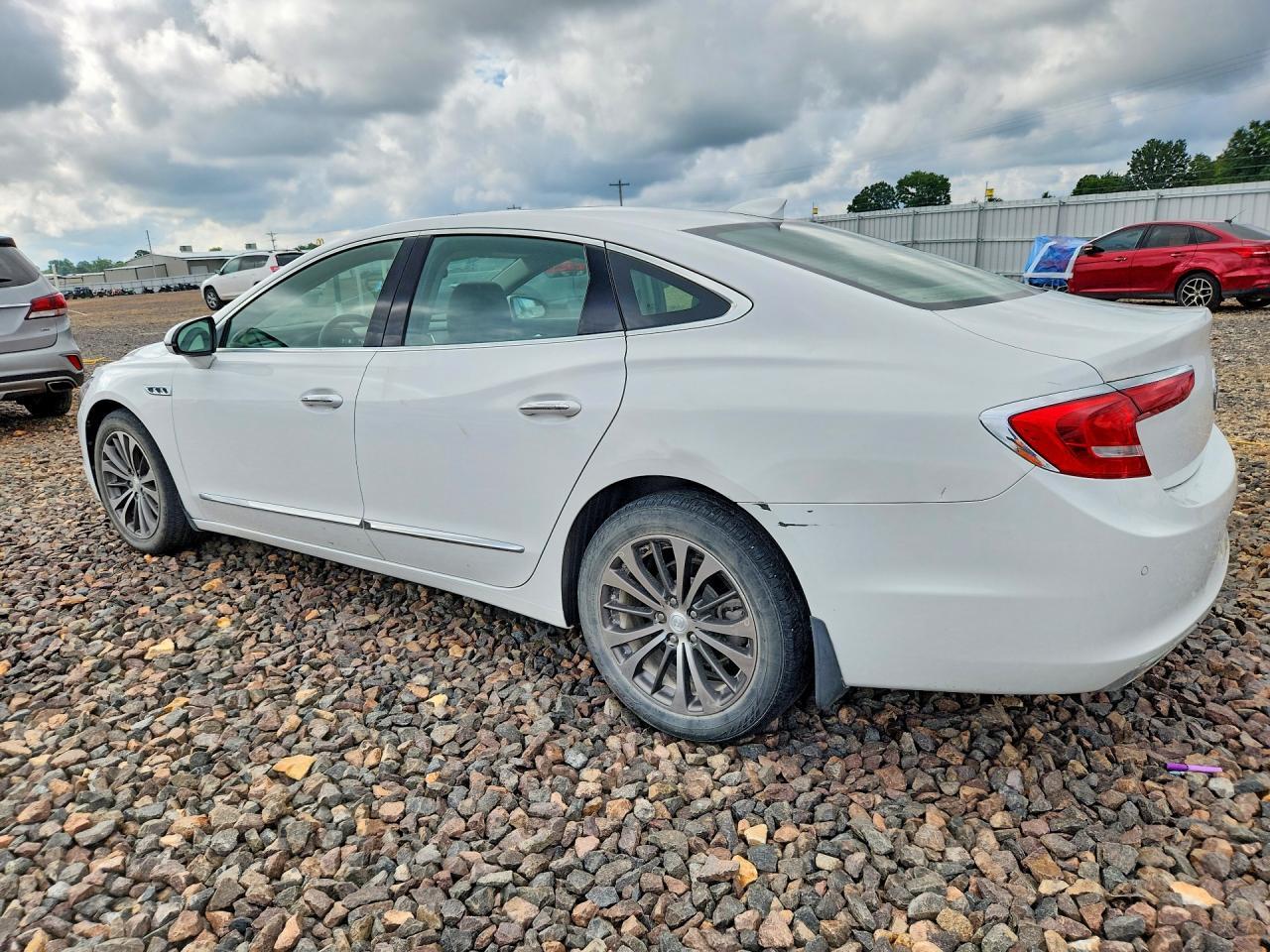 2019 Buick Lacrosse Essence - Image 2