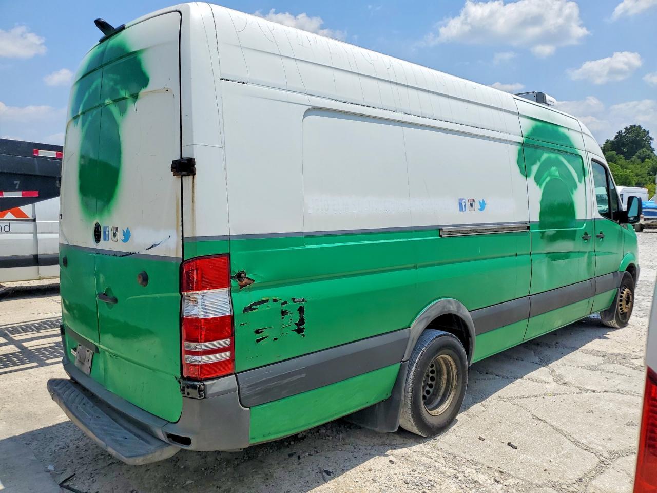 2015 Mercedes-Benz Sprinter 3500 Refrigerated Delivery Van - Фото 3