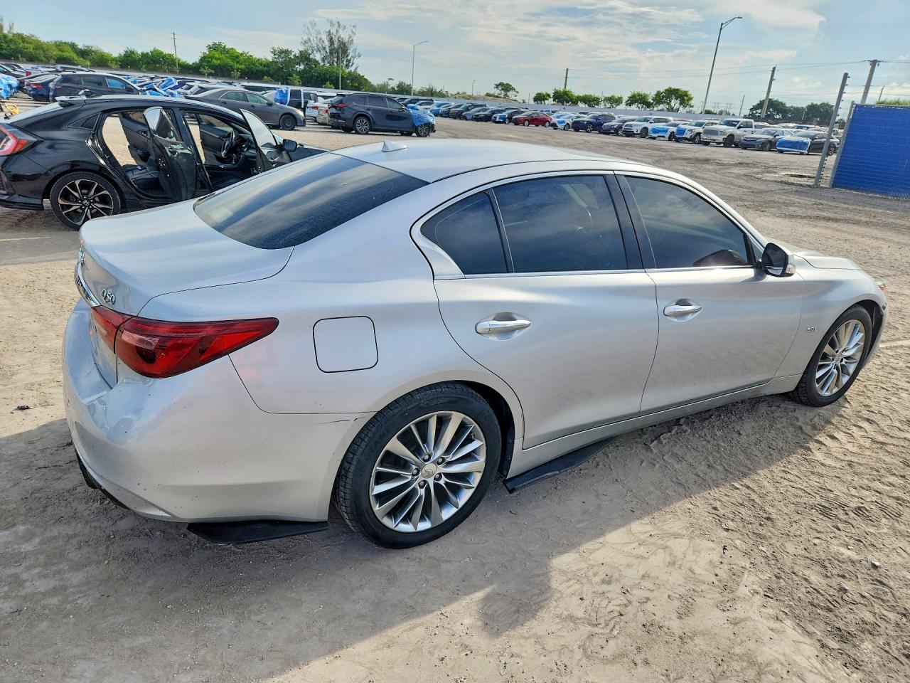 2018 Infiniti Q50 3.0T Luxe - Фото 3