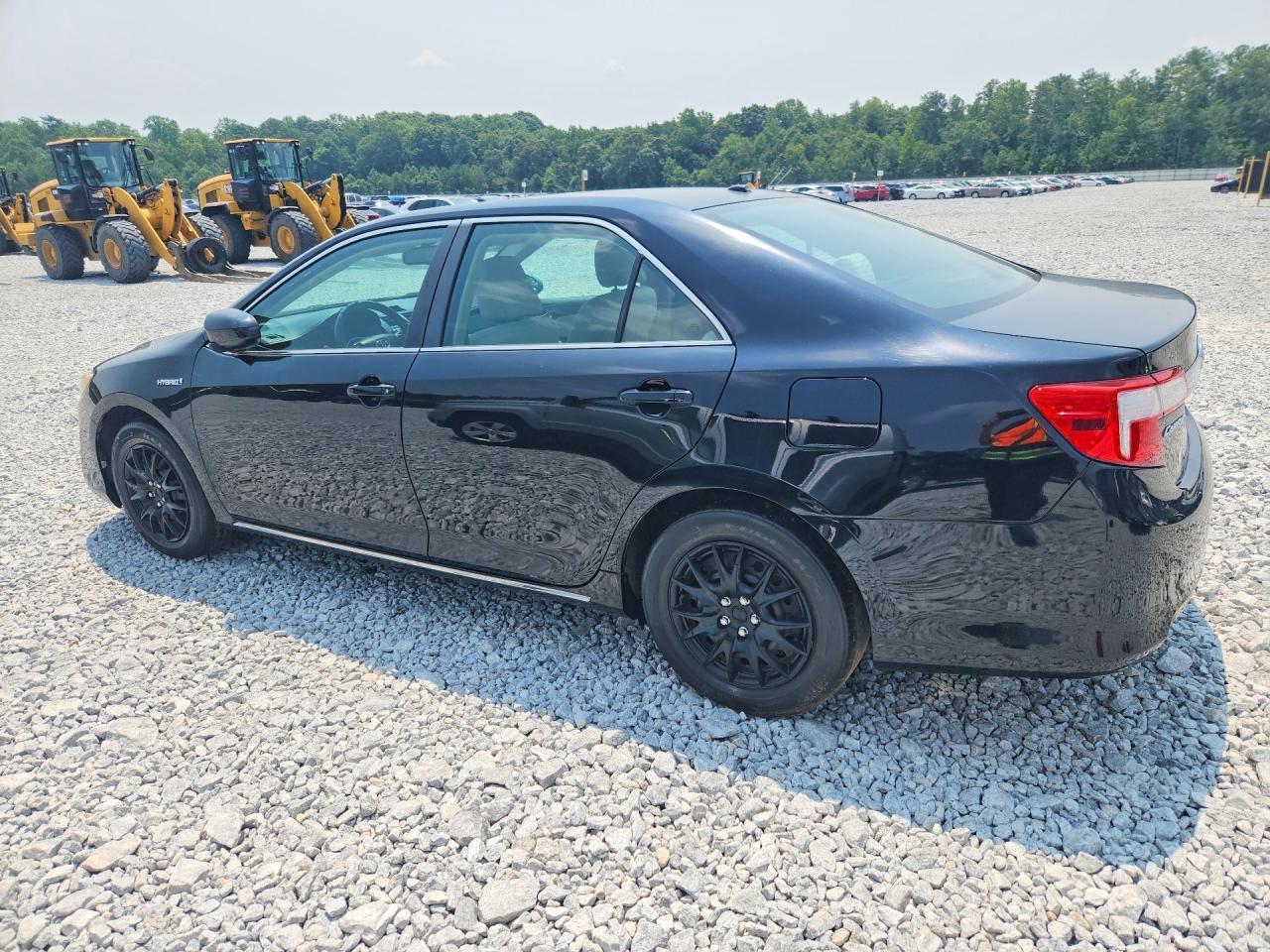 2013 Toyota Camry Hybrid Xle - Image 2