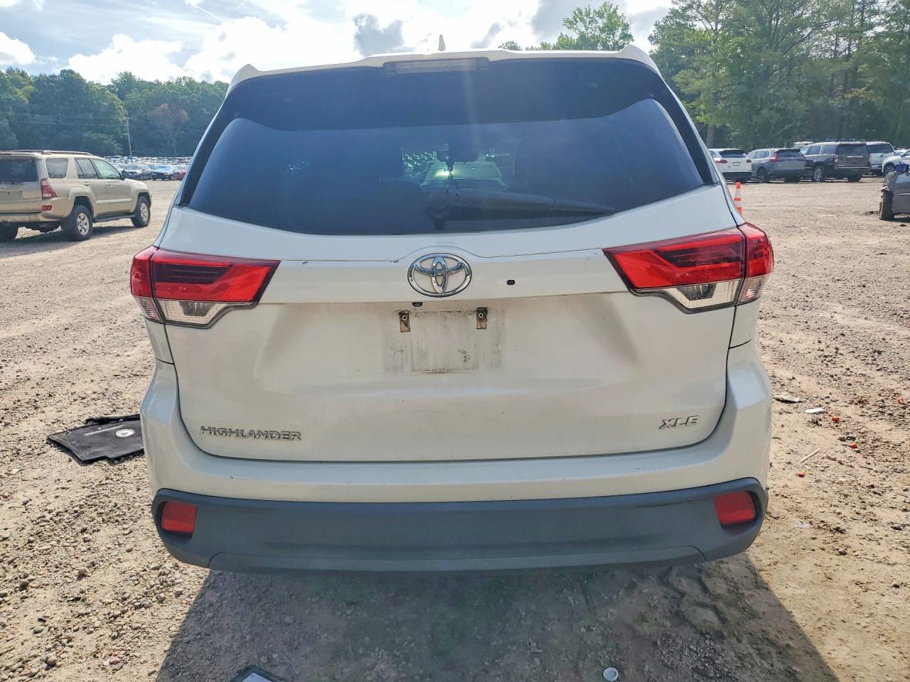 2017 Toyota Highlander Xle - Image 6