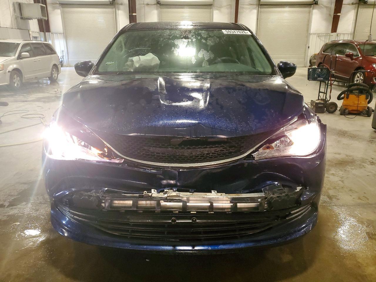 2017 Chrysler Pacifica Touring - Фото 5