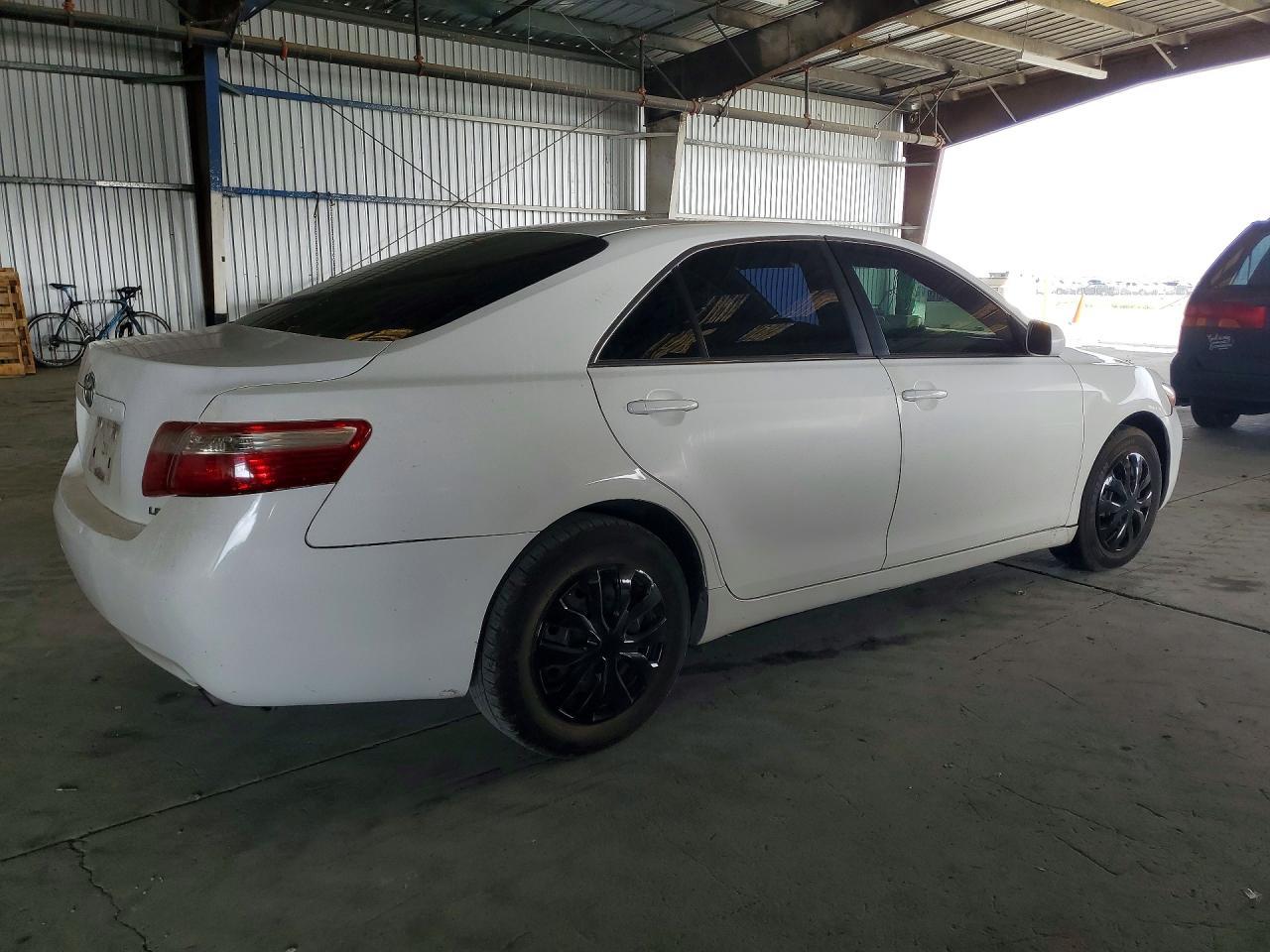 2009 Toyota Camry Le - Фото 3