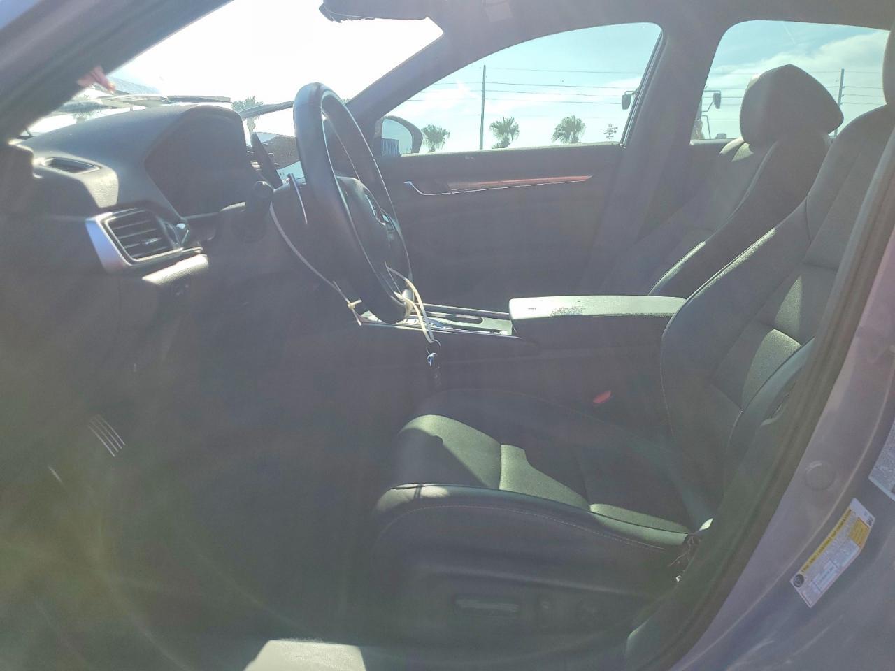 2022 Honda Accord Hybrid Sport - Image 7