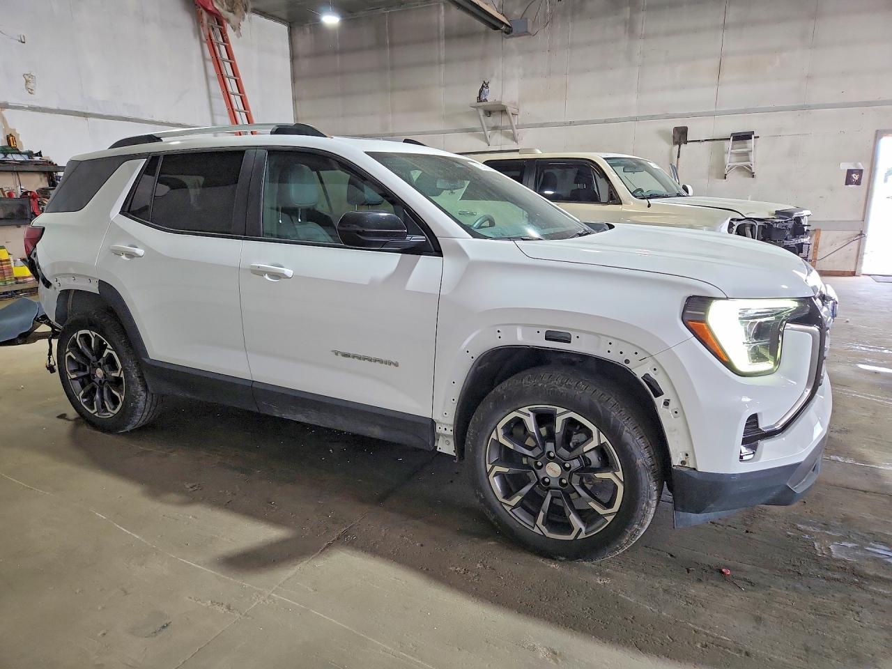 2025 GMC Terrain Elevation - Фото 4