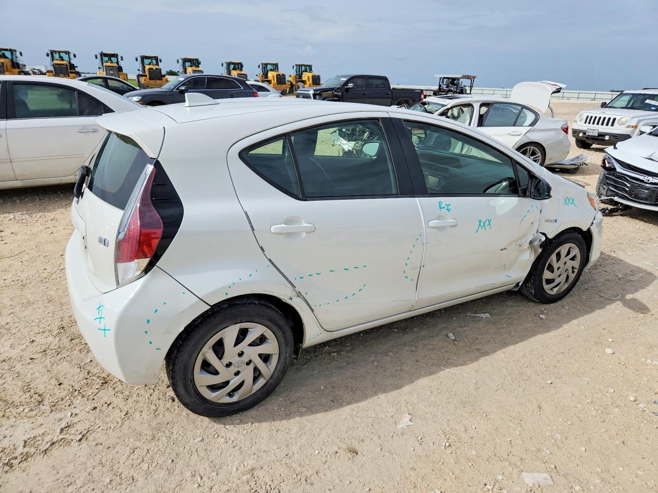 2015 Toyota Prius C One - Фото 3