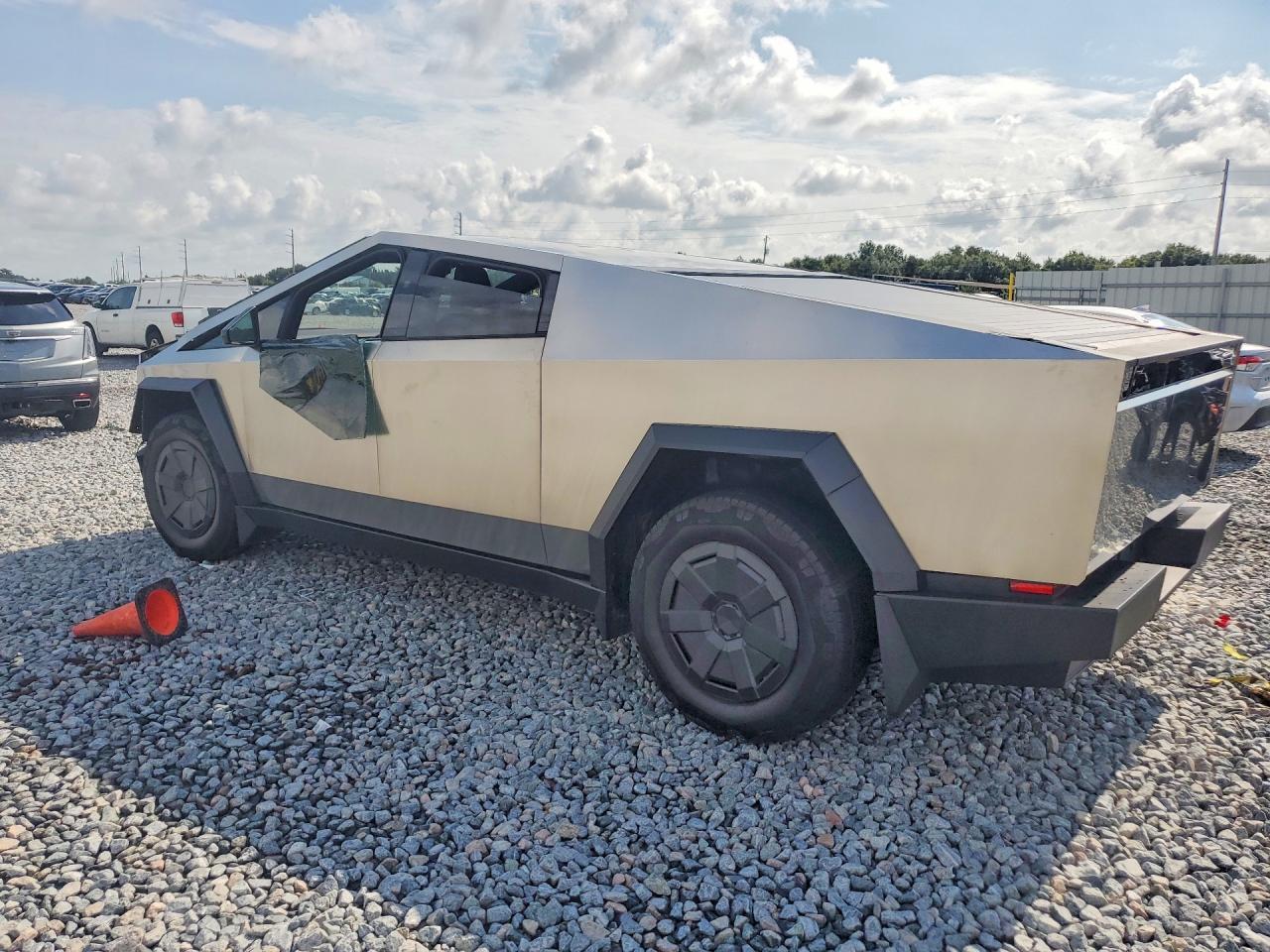 2025 Tesla Cybertruck - Image 2
