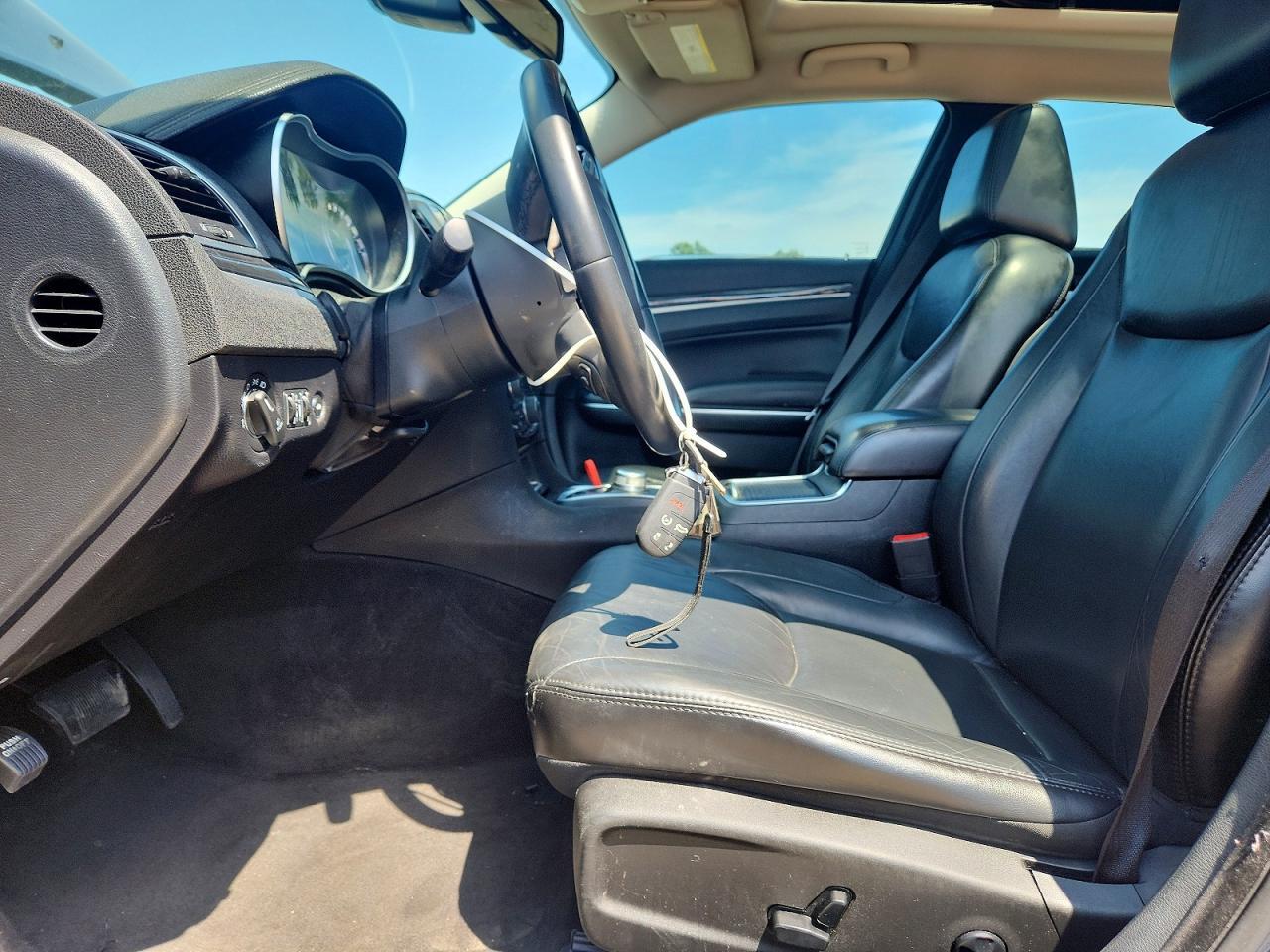 2016 Chrysler 300 Limited - Image 7