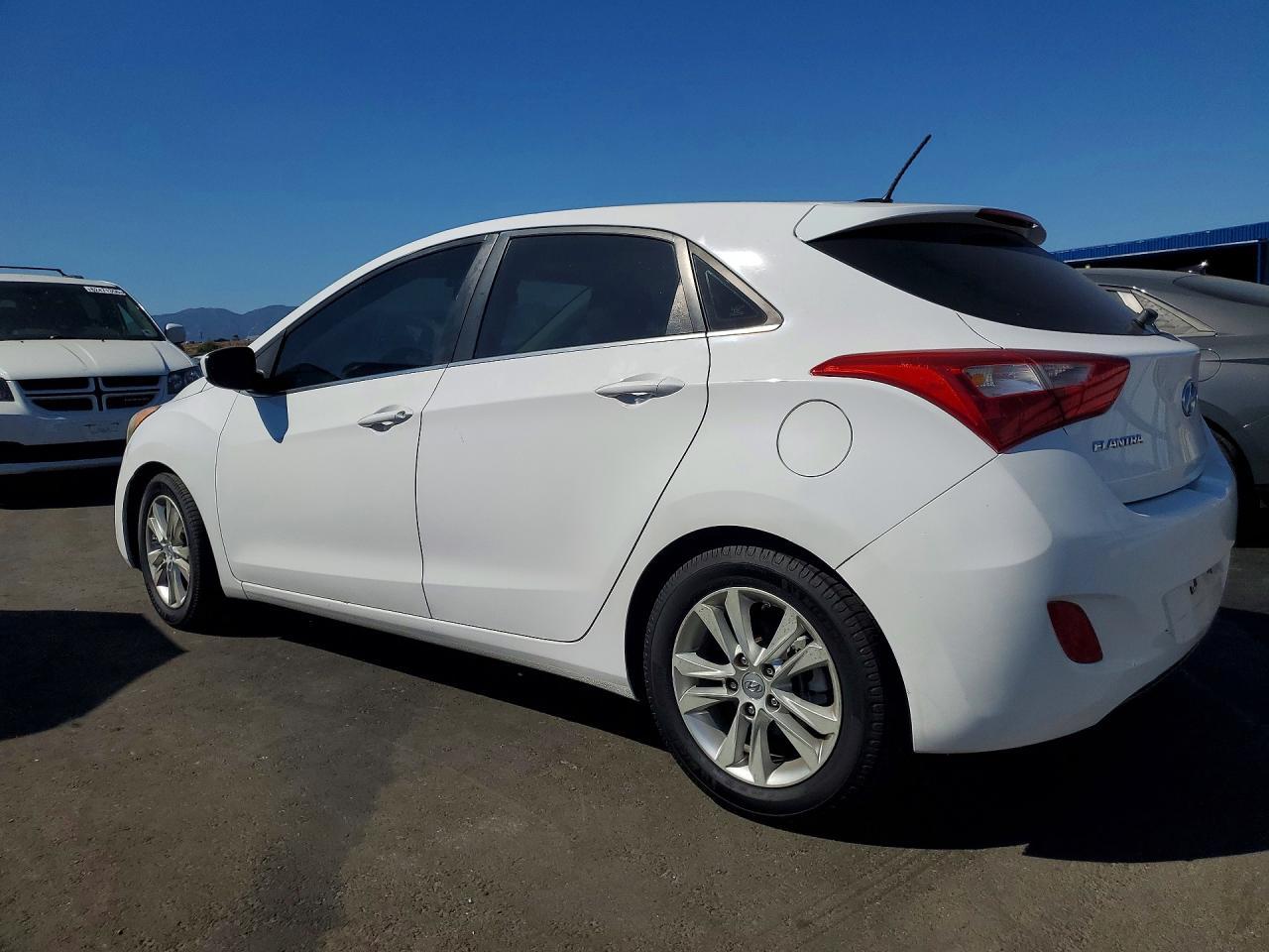 2014 Hyundai Elantra Gt Base - Image 2