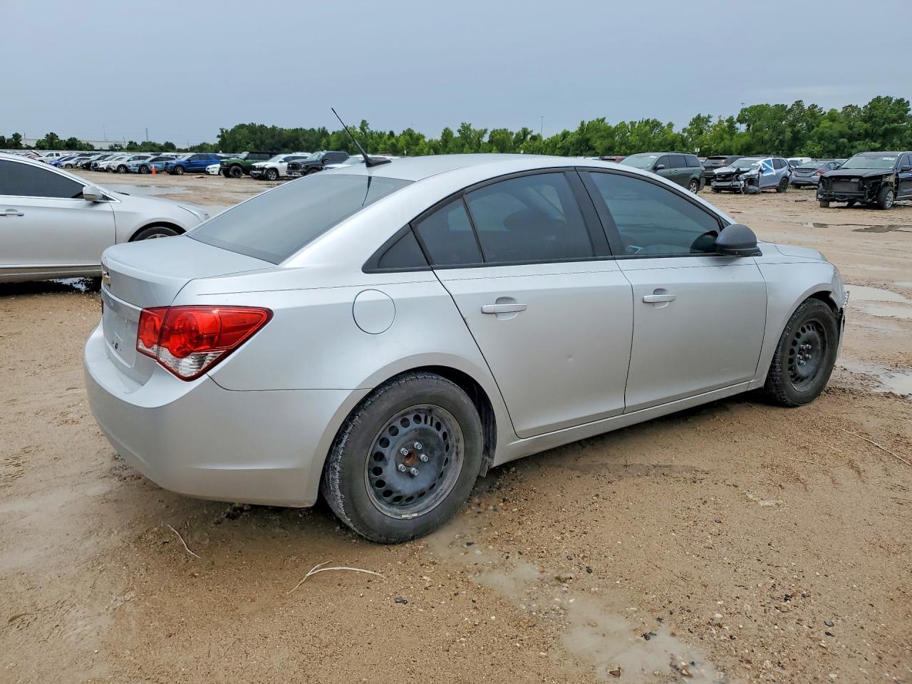 2014 Chevrolet Cruze Ls - Image 3