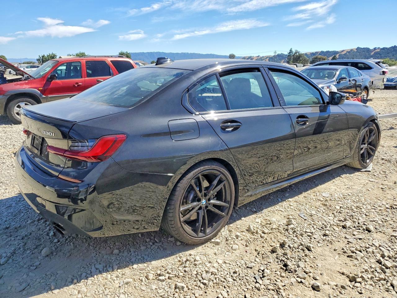 2022 BMW 330I - Фото 3