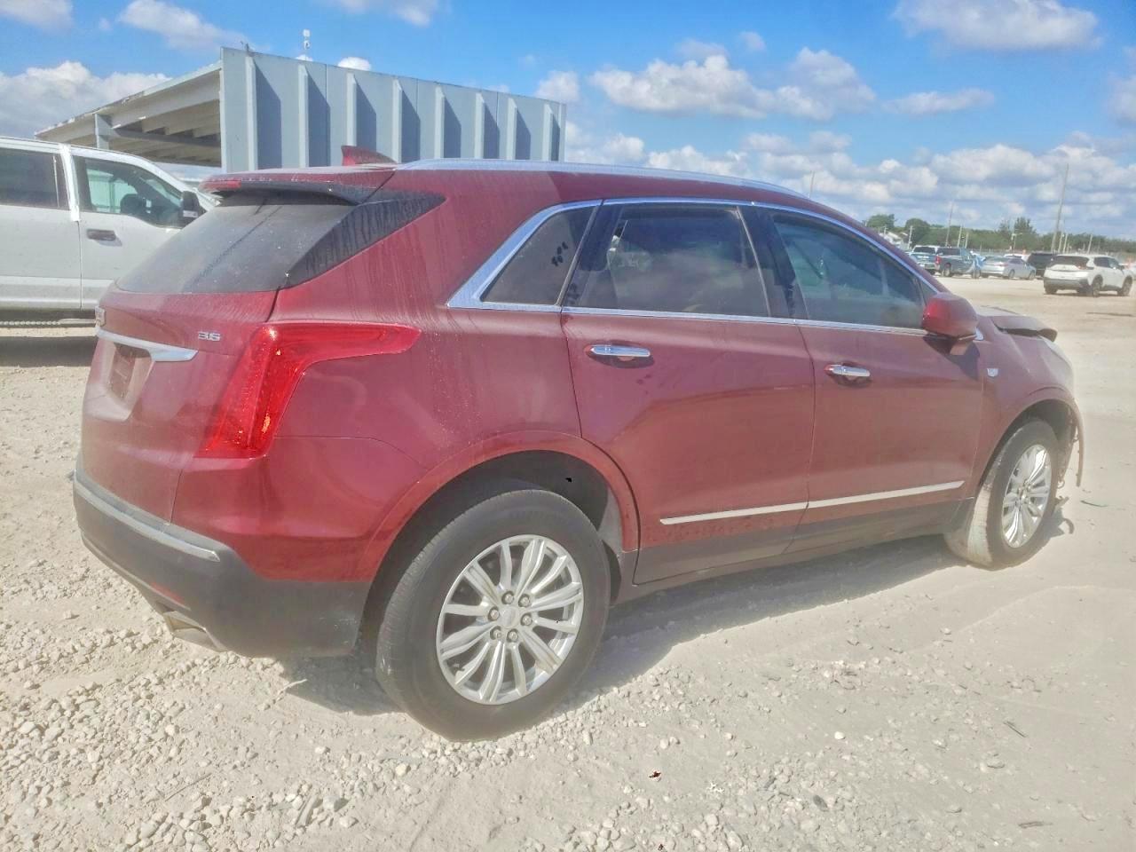 2017 Cadillac Xt5 - Image 3