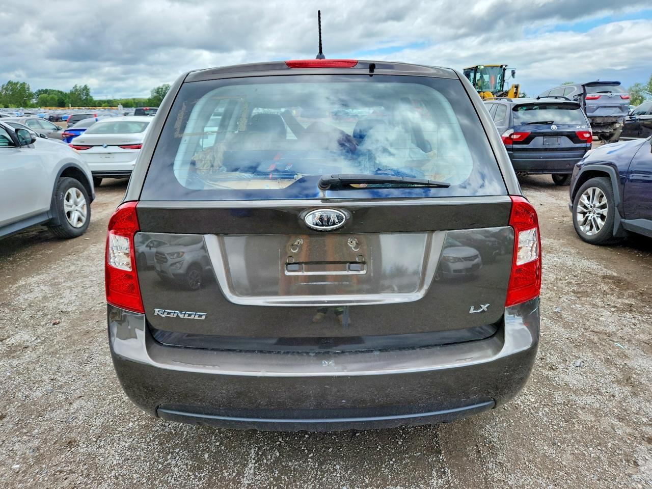 2010 Kia Rondo Lx - Image 6