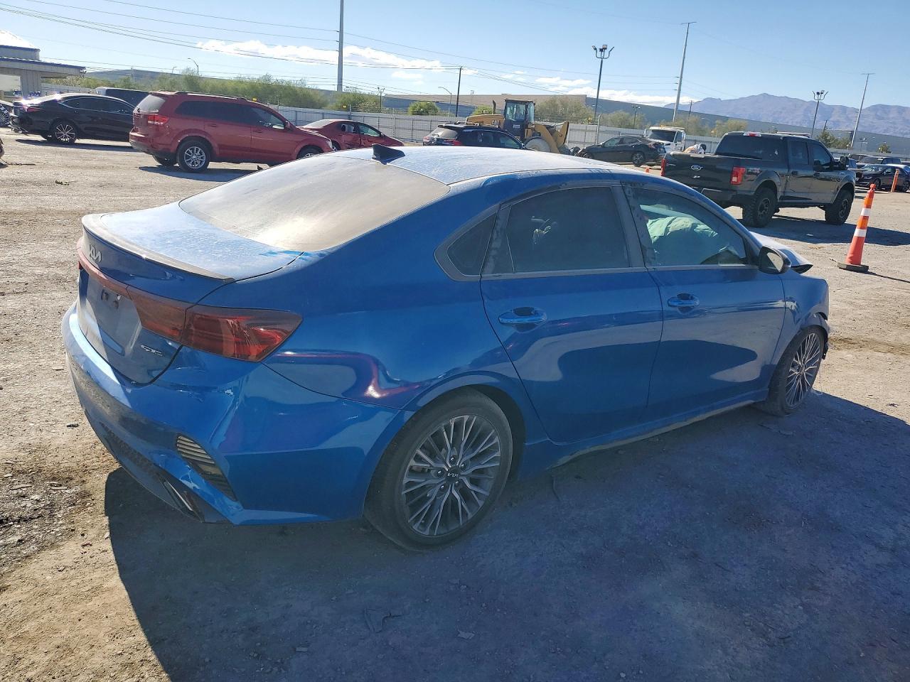 2022 Kia Forte Gt Line - Фото 3