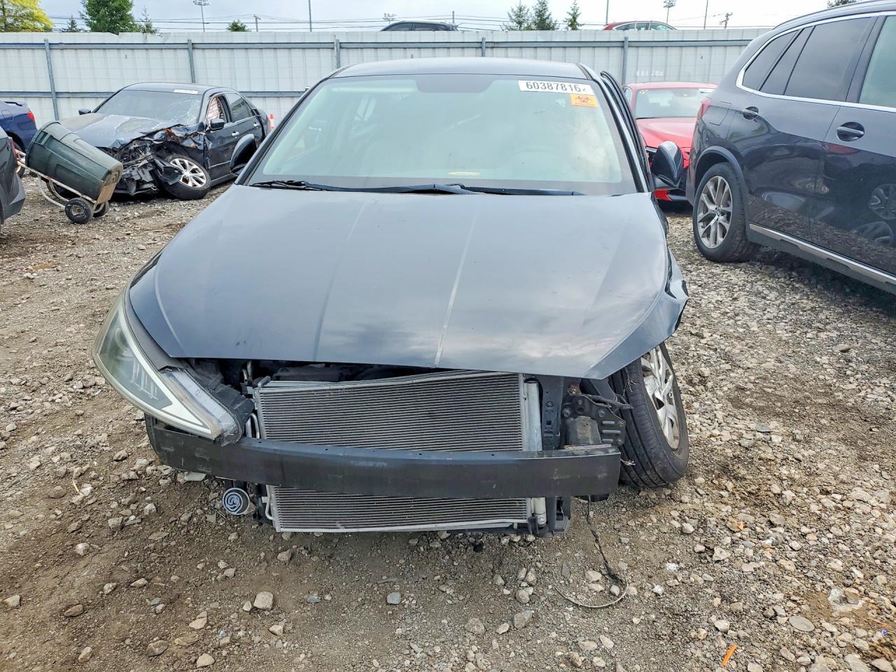2019 Hyundai Elantra Se - Image 5