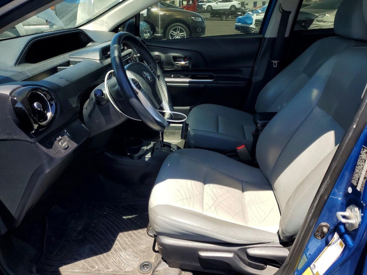 2016 Toyota Prius C Four - Фото 7