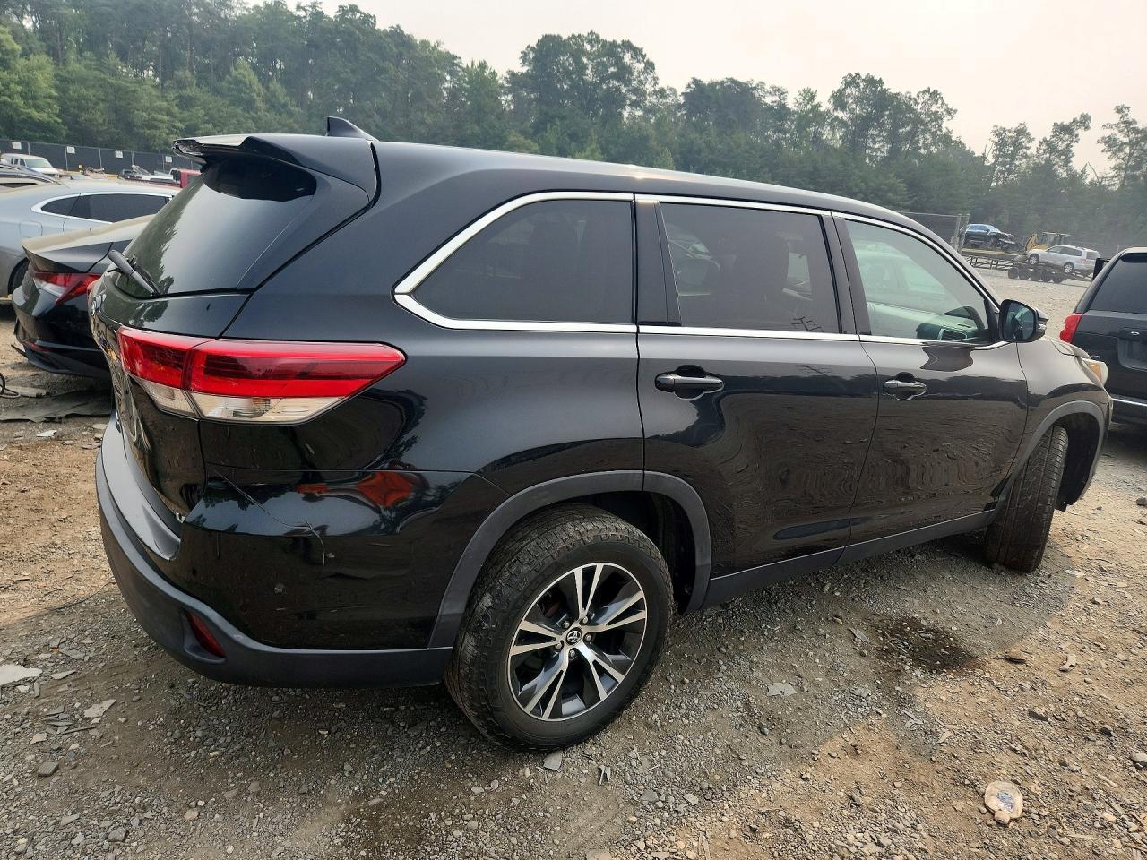 2019 Toyota Highlander Le Plus - Фото 3