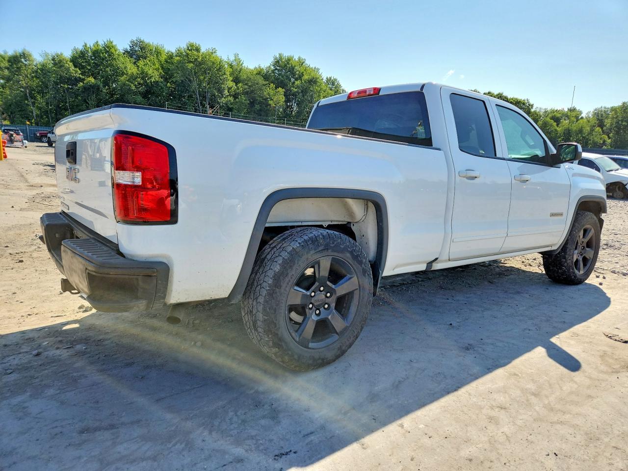 2018 GMC Sierra K1500 - Image 3
