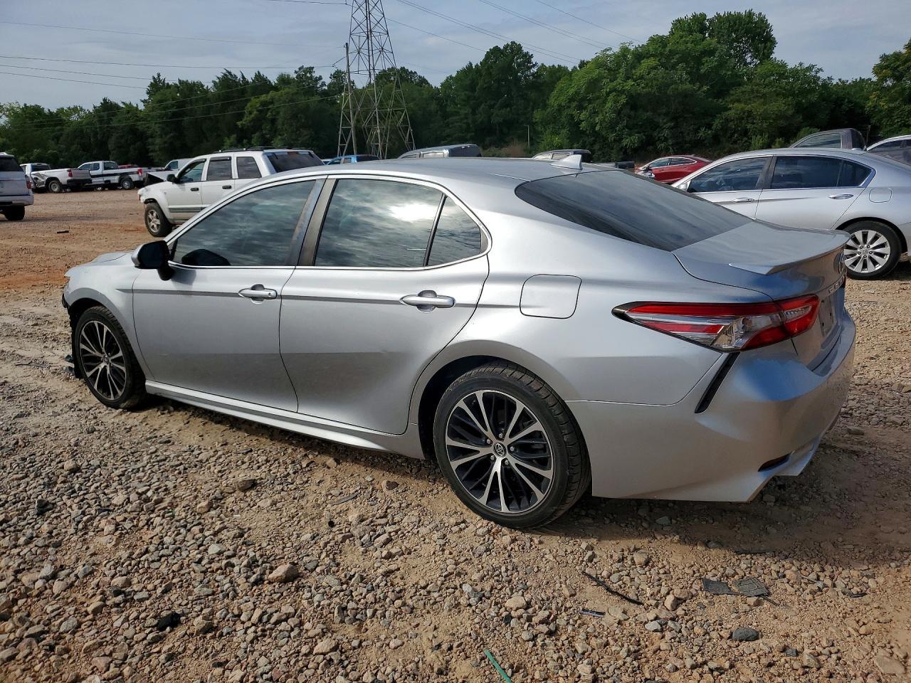 2019 Toyota Camry Se - Image 2