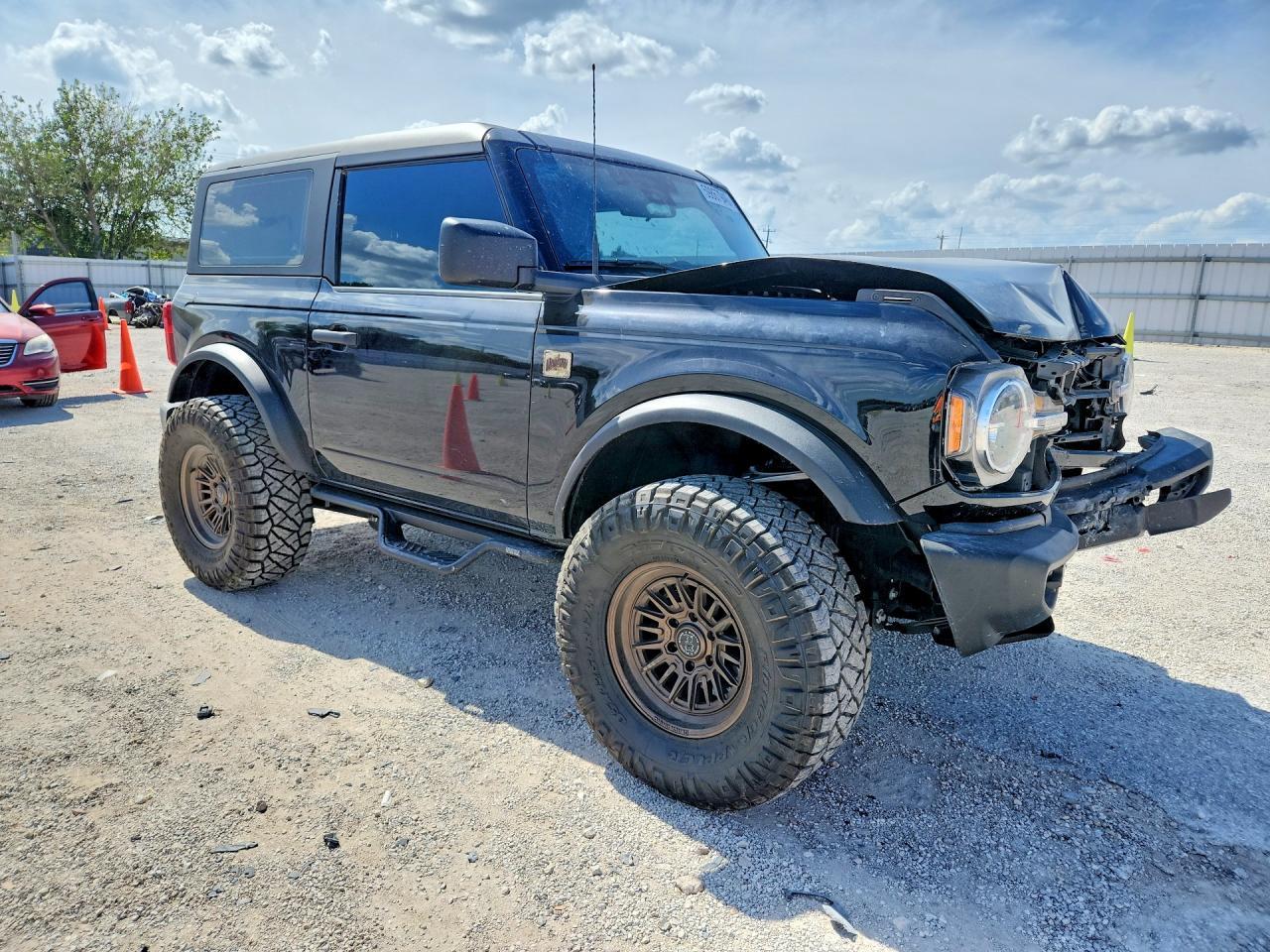 2025 Ford Bronco - Image 4