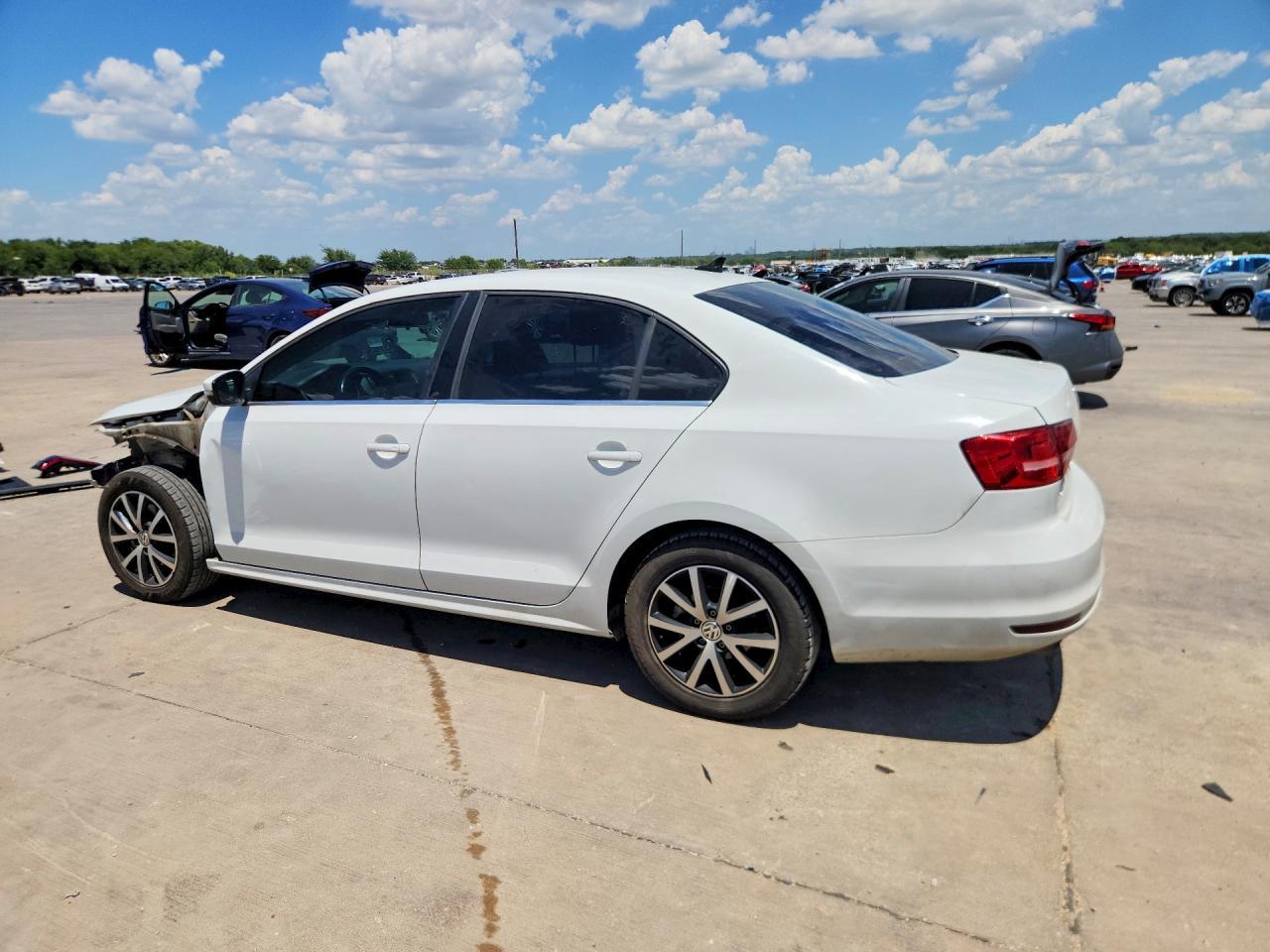 2017 Volkswagen Jetta Se - Фото 2