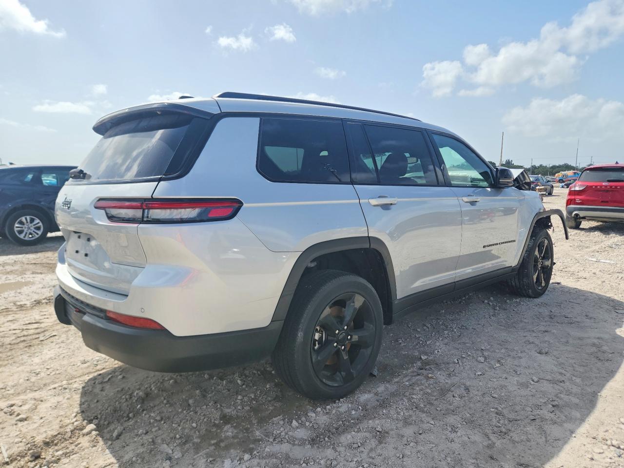 2023 Jeep Grand Cherokee L Laredo/L Altitude - Image 3