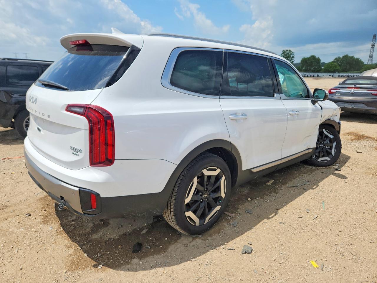 2025 Kia Telluride S - Image 3
