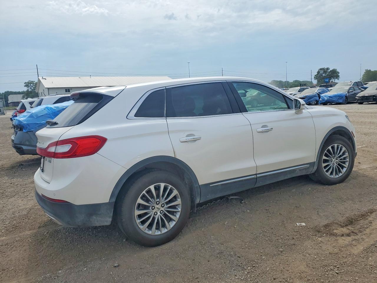 2017 Lincoln Mkx Select - Image 3
