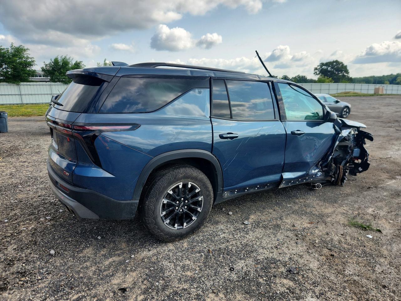 2024 Chevrolet Traverse Lt Z71 - Фото 3
