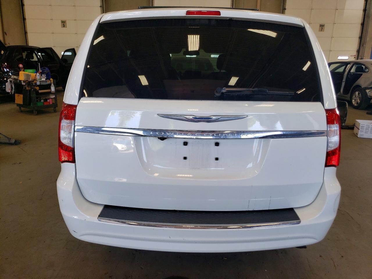2013 Chrysler Town & Country Touring - Image 6