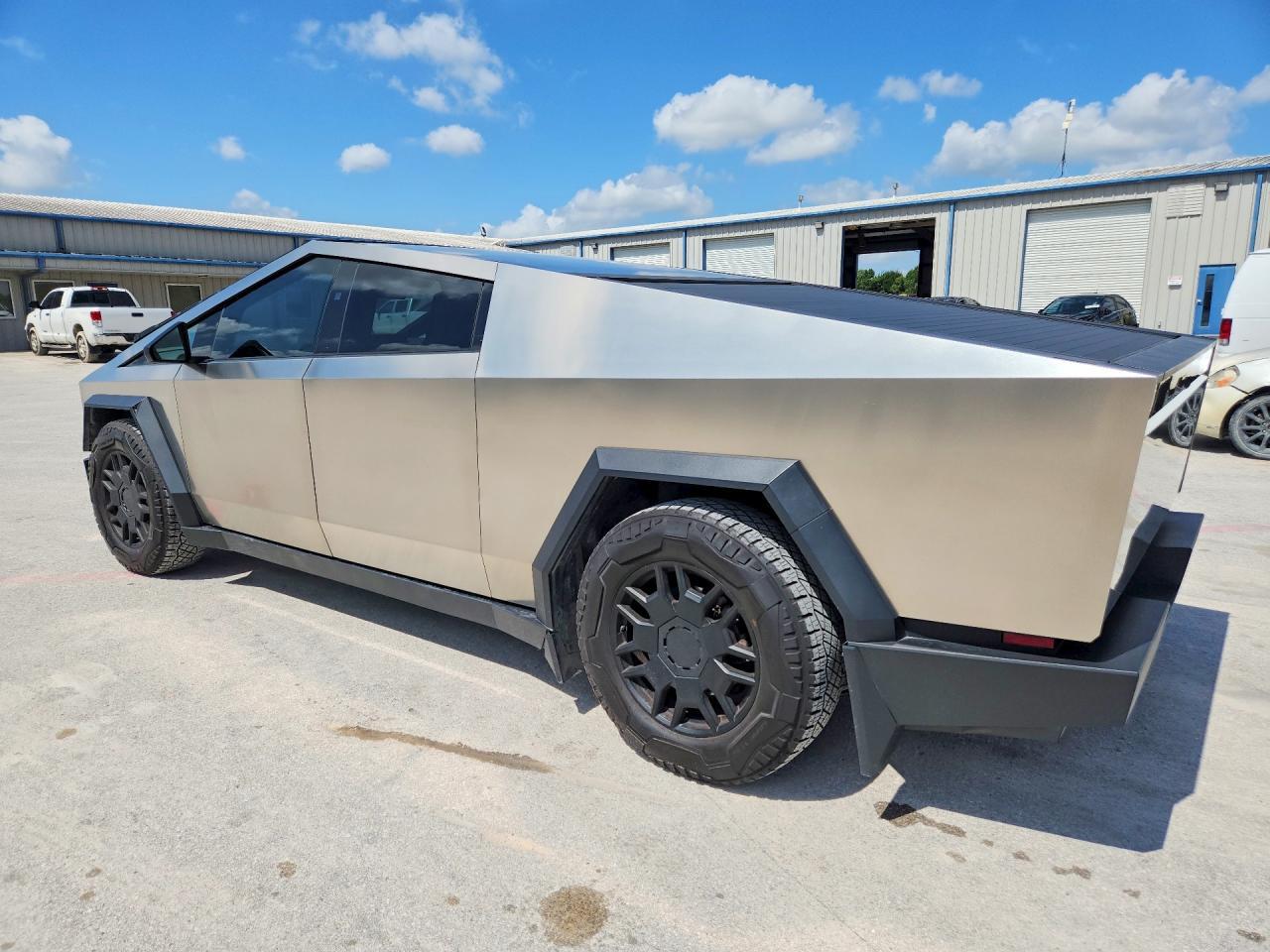 2024 Tesla Cybertruck - Image 2