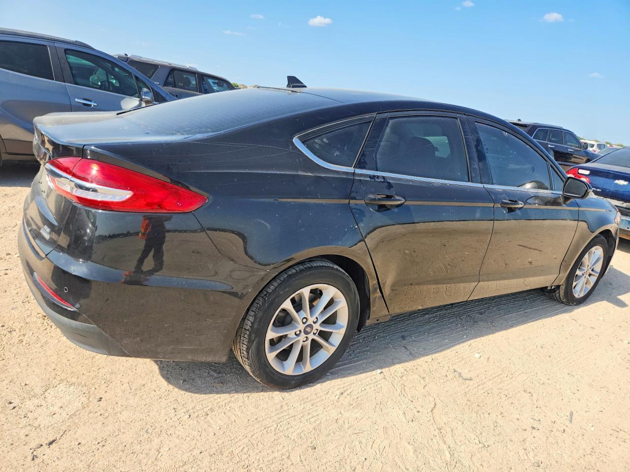 2020 Ford Fusion Se - Фото 3