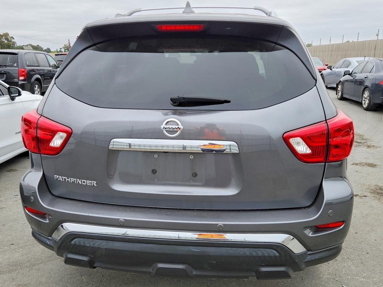 2019 Nissan Pathfinder S - Фото 6