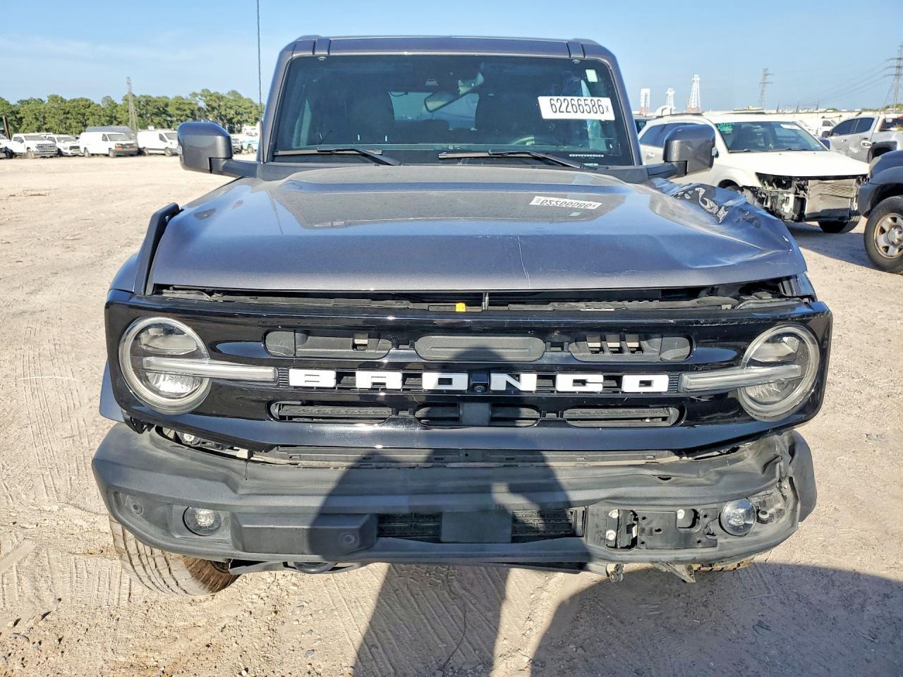 2024 Ford Bronco Outer Banks - Image 5