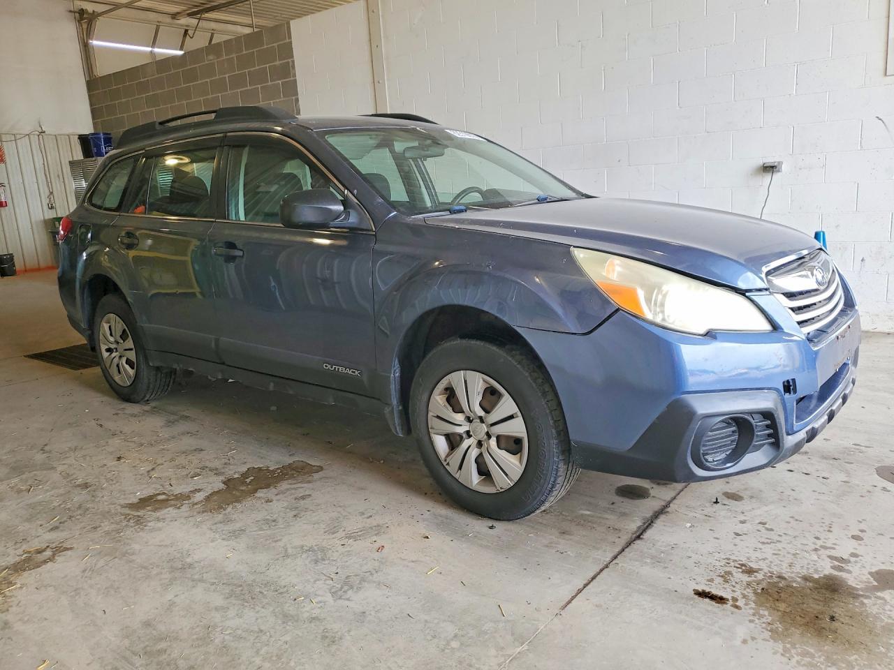 2013 Subaru Outback 2.5I - Image 4