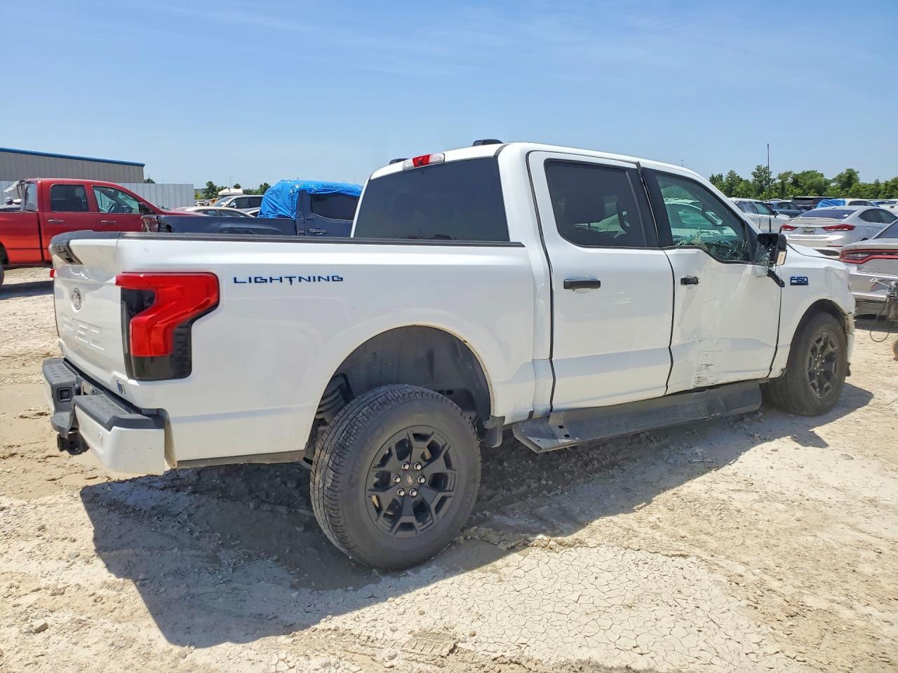 2025 Ford F150 Lightning Xlt - Фото 3