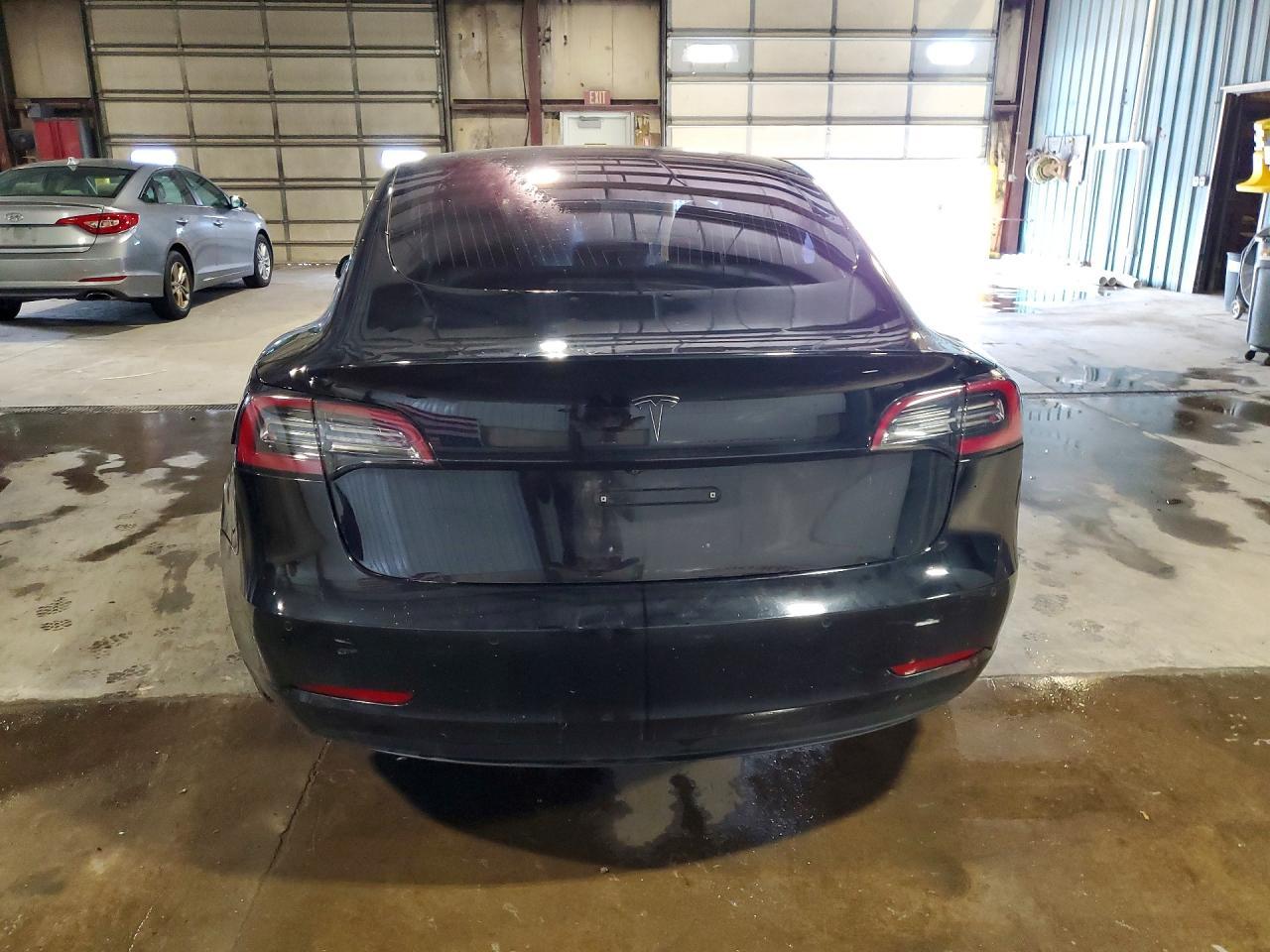 2018 Tesla Model 3 - Фото 6