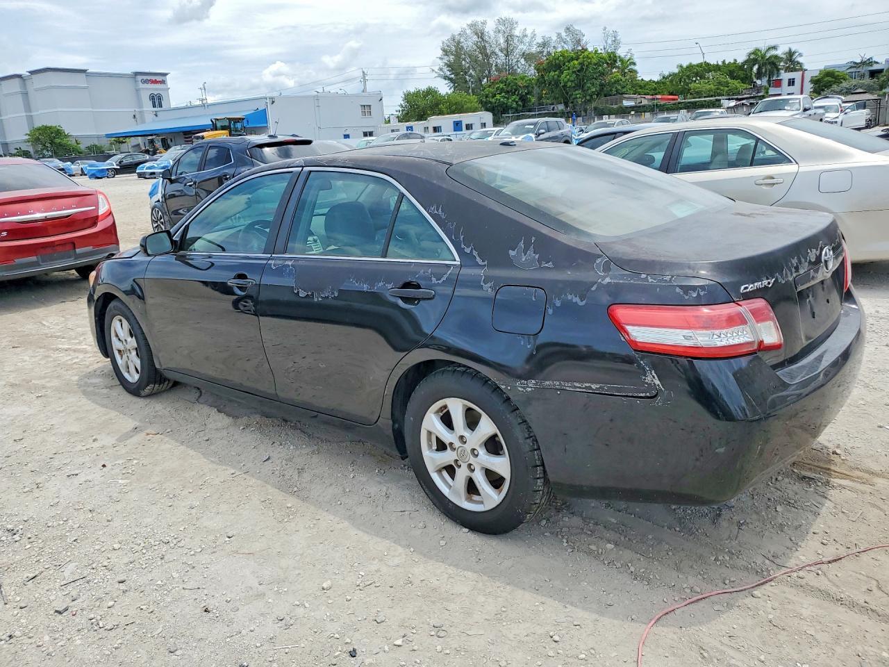 2011 Toyota Camry Le - Image 2