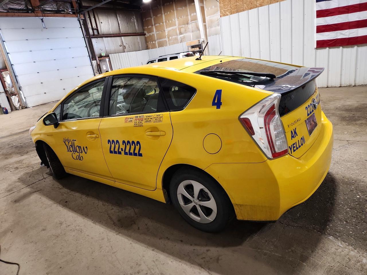 2015 Toyota Prius - Фото 2